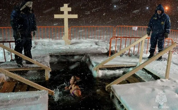 Крещенские купания. Фото 61.mchs.gov.ru