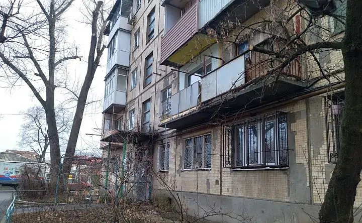 Трещина в стене дома в Кривошлыковском. Фото donnews.ru