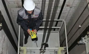 Наладка нового лифтового оборудования. Фото donland.ru