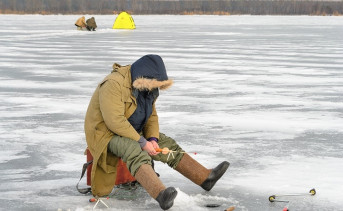 В Ростовской области двое мужчин задохнулись угарным газом на зимней рыбалке