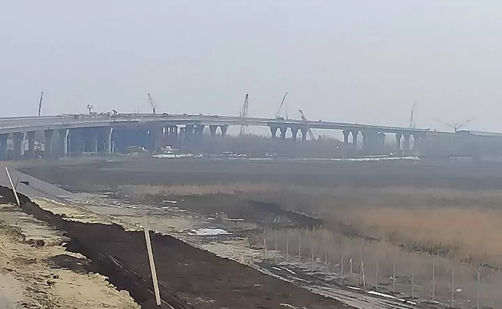 Строительство моста через Дон в рамках проекта обхода Аксая. Фото donnews.ru.