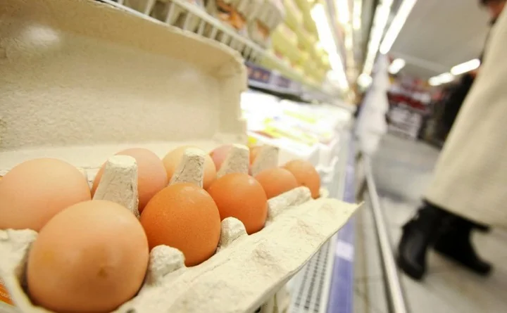 Яйца на полке в магазине. Фото donnews.ru.