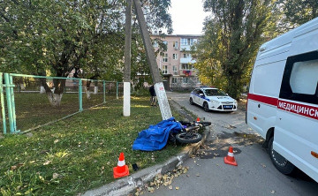 В Ростовской области подросток на скутере врезался в опору ЛЭП и погиб