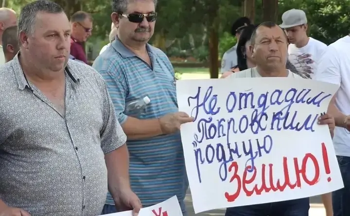 Кубанские фермеры протестуют против деятельности концерна «Покровский». Скриншот с видео на YouTube.