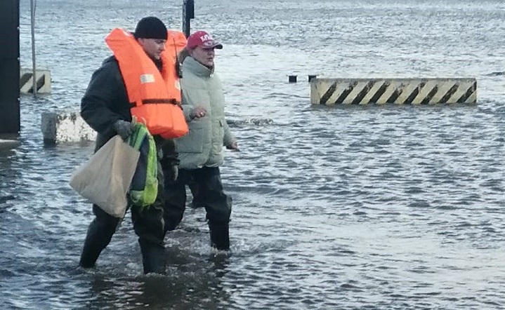 В Ростовской области начали эвакуацию жителей домов, затопленных из-за шторма