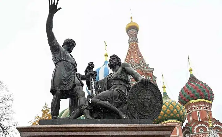 Памятник Минину и Пожарскому в Москве. Фото © РИА Новости / Рамиль Ситдиков