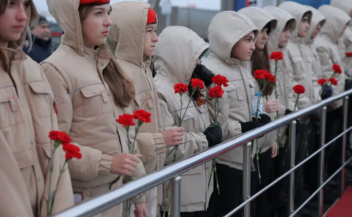 Юнармейцы на церемонии захоронения. Фото donland.ru