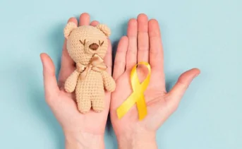 «Золотая лента» — символ Международного дня борьбы с раком у детей. Фото rusfond.ru