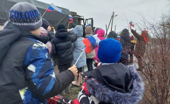 Жители села в Ростовской области поздравили бойцов, ехавших в зону СВО