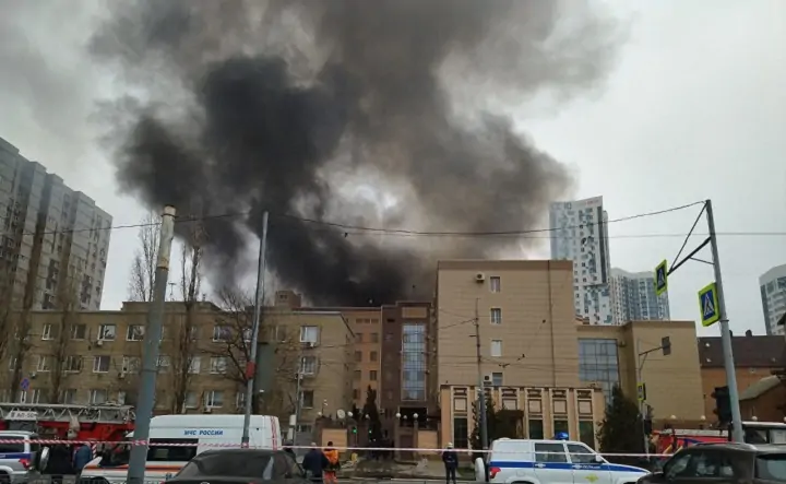 Пожар на территории погрануправления ФСБ. Фото donnews.ru