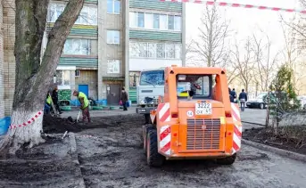 Устранение последствий прорыва теплотрассы на Малиновского. Фото t.me/logvinenko_rnd