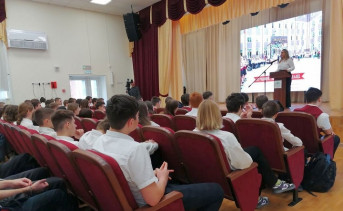 В Ростове школьникам объяснили, как не попасть в беду на железнодорожных путях
