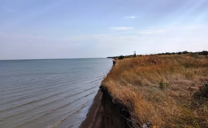 Берег Тагарогского залива. Фото rossaprimavera.ru.