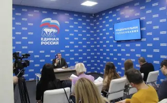 Александр Ищенко на пресс-конференции для СМИ. Фото предоставлено пресс-службой партии «Единая Россия»