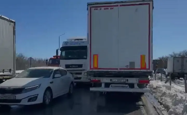 Движение на трассе М4 "Дон". Скрин с видео, которое прислал читатель