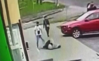 В Азове 18-летний парень избил 14-летнюю девушку