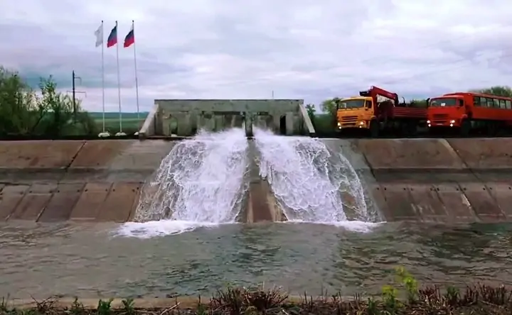 Первый пуск воды в водовод «Дон — Донбасс». Скриншот с видео Минобороны РФ