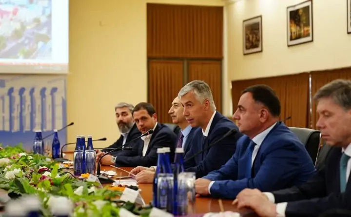 Во время официальной встречи в Ереване. Фото пресс-службы городской администрации