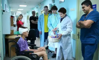 Елена Кожухова навещает пострадавших. Фото пресс-службы администрации Ростова