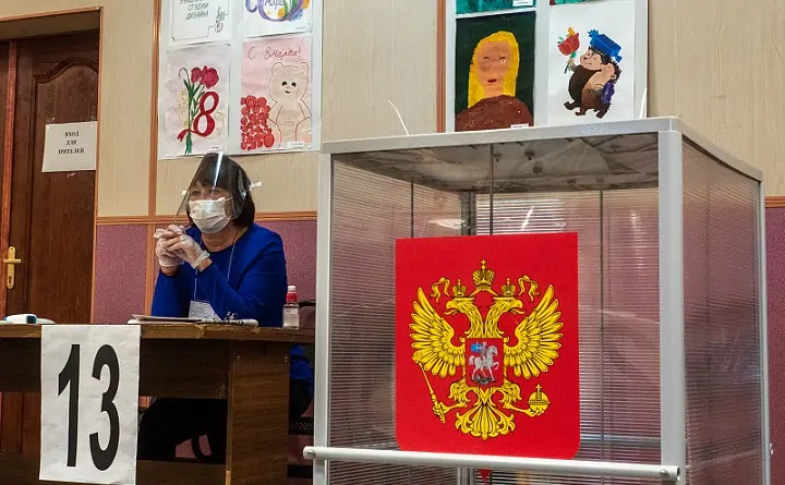Выборы во время пандемии коронавируса. Фото Фонтанка.ру.