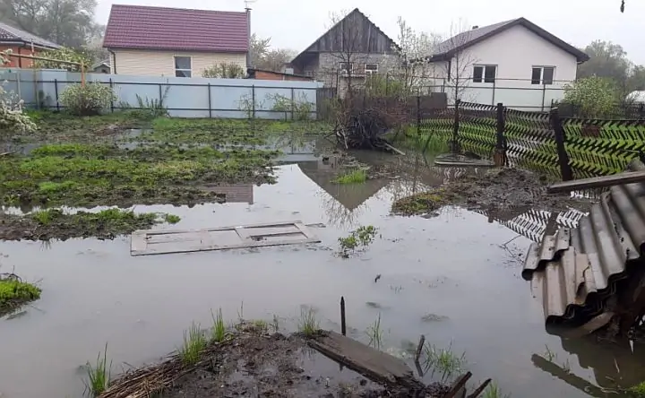 Затопленный двор в частном доме Батайска. Фото bataysk-gorod.ru