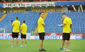 Игроки футбольного клуба «Ростов» на домашнем стадионе. Фото пресс-службы клуба