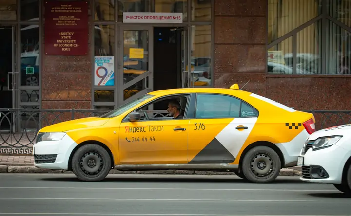 Машина такси. Фото 161.ru