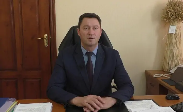 Владимир Светличный в своём кабинете. Скрин с его видеообращения, размещённого на YouTube.