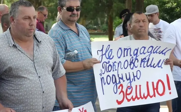 Кубанские фермеры протестуют против деятельности концерна «Покровский». Скриншот с видео на YouTube