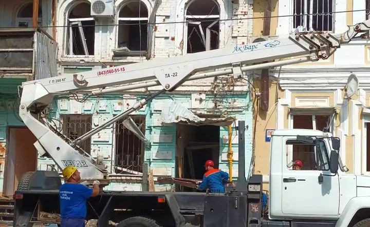 Одно из пострадавших в результате падения БПЛА в Ростове зданий. Фото из Telegram-канала главы администрации Алексея Логвиненко