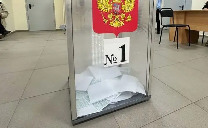Урна на избирательном участке. Фото из Telegram-канала администрации Ростова