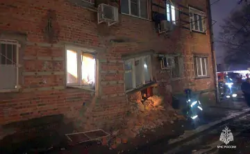 Аварийный дом на Нариманова до обрушения подъезда. Фото ГУ МЧС по Ростовской области