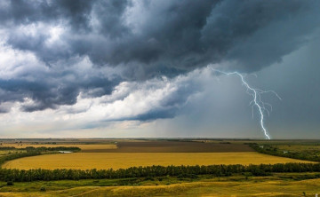 В Ростовской области объявили штормовое предупреждение из-за ливня с градом и грозой