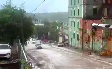 Затопленная дорога в Ростове. Фото donnews.ru