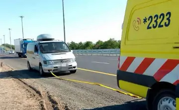 Помощь машине, которая сломалась на дороге. Фото ГАИ по Ростовской области