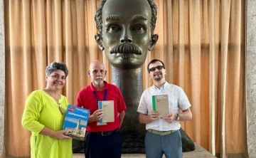 Ростовский банк «Центр-инвест» сделал подарок библиотеке на Кубе
