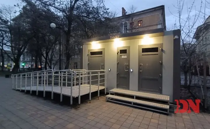 Модульный туалет на Пушкинской, 10. Фото donnews.ru