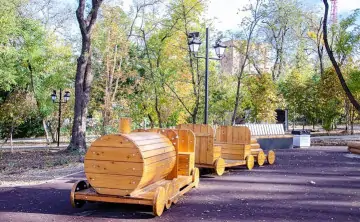 Детская игровая инсталляция в сквере. Фото rostov-gorod.ru