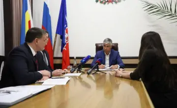 Алексей Логвиненко на личном приёме граждан. Фото пресс-службы администрации Ростова