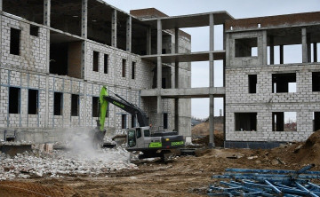 Завершить реконструкцию школы в Аксае обещают к осени 2025 года