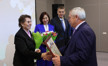 Губернатор Ростовской области вручил дипломы «Трудовые династии Дона»