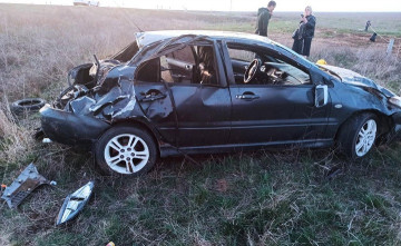 В Ростовской области автомобиль вылетел с дороги и перевернулся, пострадали три ребёнка