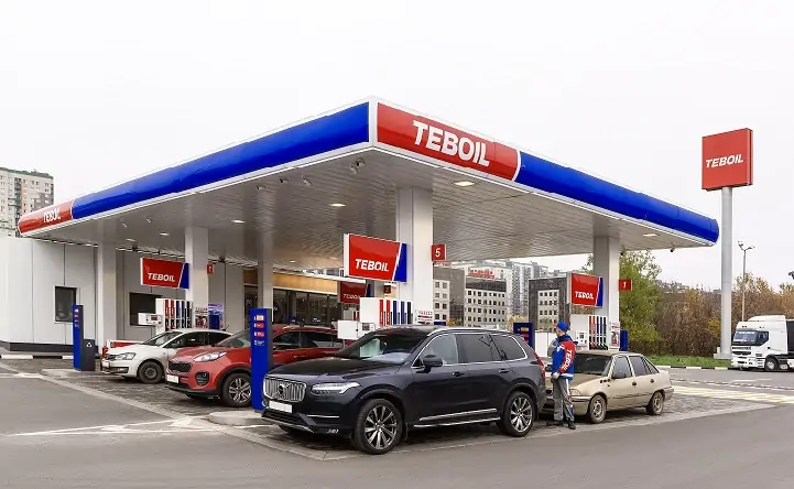 Машина на заправке. Фото компании «Тебойл Рус»