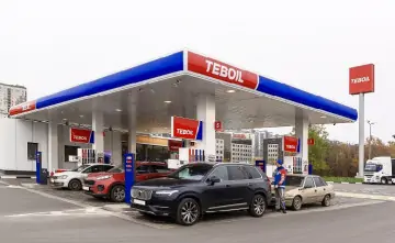 Машина на заправке. Фото компании «Тебойл Рус»