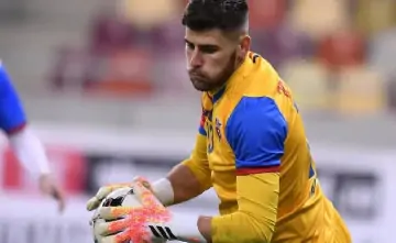 Вратарь Хидает Ханкич. Фото m.sports.ru