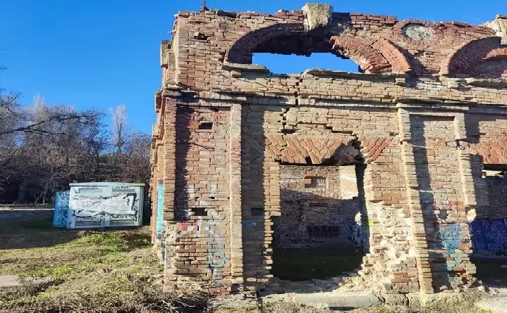 Одно из строений на Парамоновских складах. Фото Александр Сушков