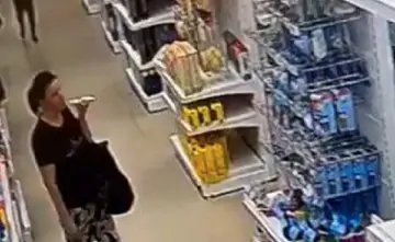 Предполагаемая поджигательница. Скрин с видео