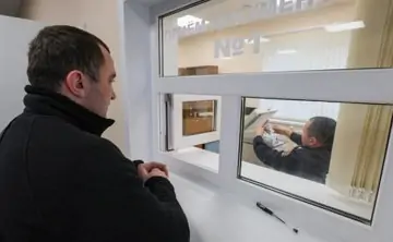 Замена водительских прав в МРЭО. Фото Дмитрия Ягодкина, ТАСС