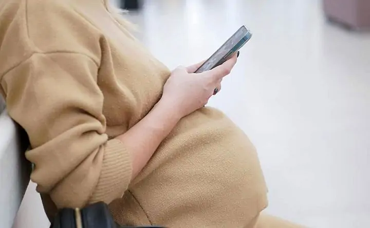 Беременная. Фото Эдуарда Корниенко. «Известия»