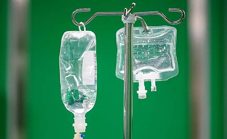 Капельница. Фото Сергея Лантюхова, «Известия»